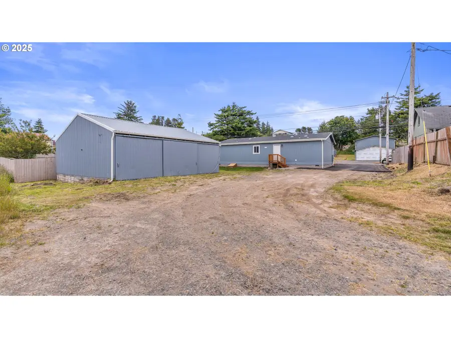 242 N Wasson St, Coos Bay, OR 97420 - Image #2