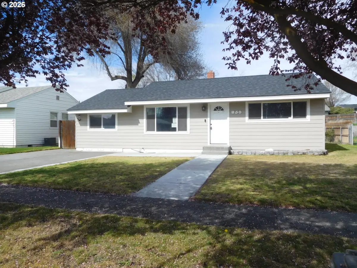 850 W Madrona Ave, Hermiston, OR 97838 - #1