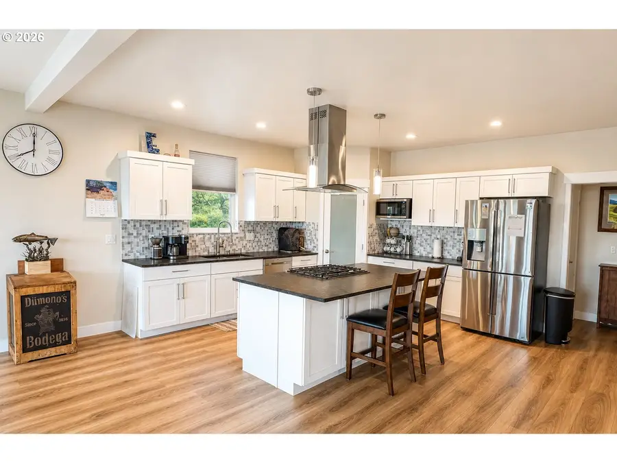 1901 NE Camas Ln, Madras, OR 97741 - #3