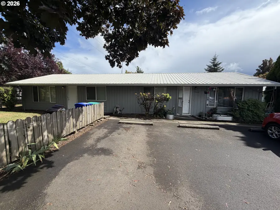 1760 SE 9th St, Gresham, OR 97080 - #3