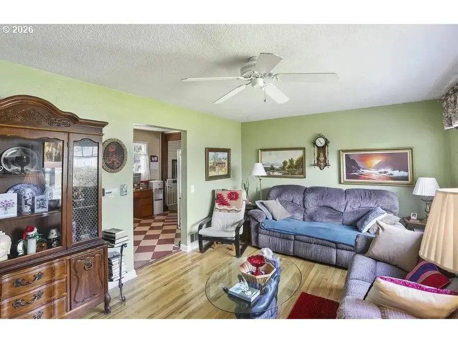 575 N Locust St, Canby, OR 97013 - #2