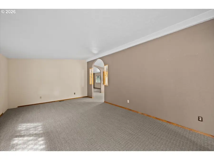 313 NE Kirby Ave, Roseburg, OR 97470 - #3