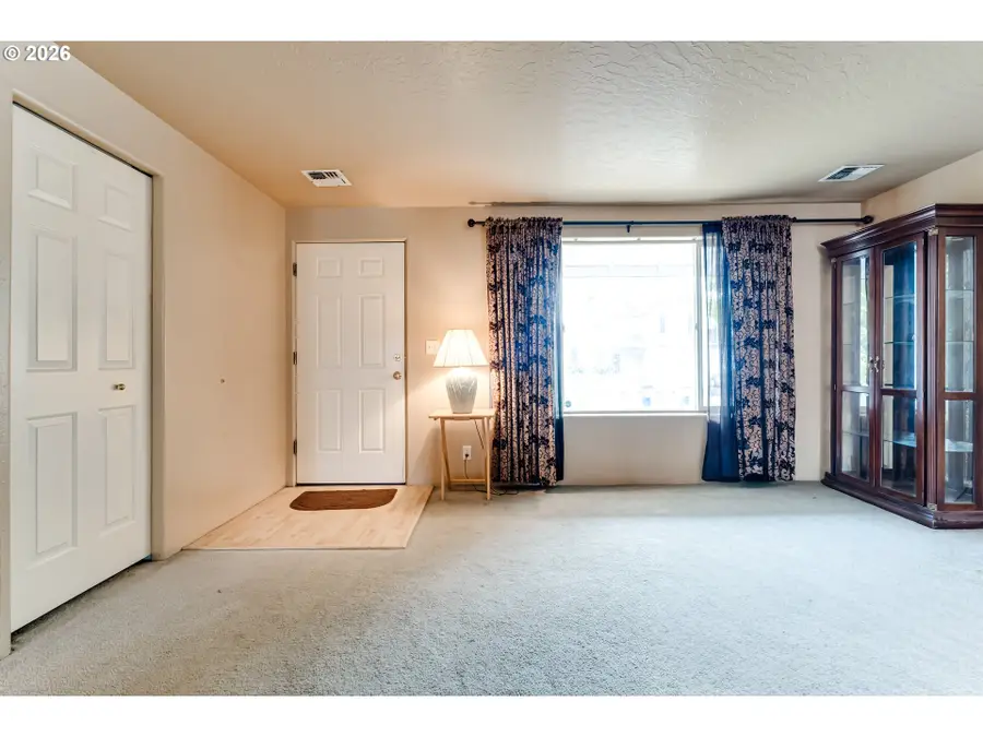 5255 Donohoe Ave, Eugene, OR 97402 - #3