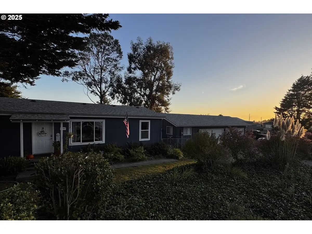 97818 Hanscam Ln, Brookings, OR 97415 - Image #1