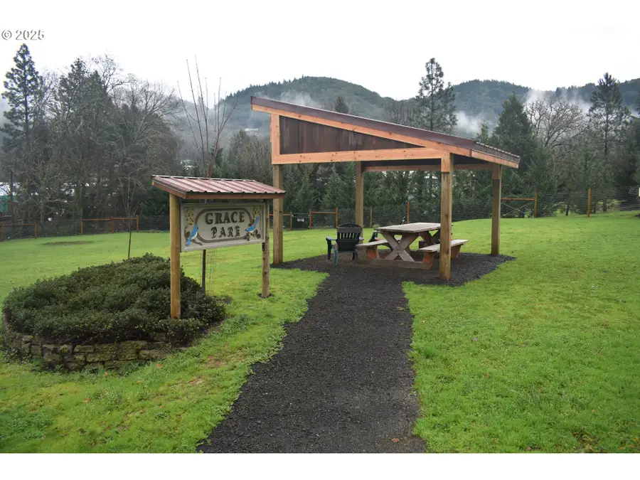 135 Crest Dr, Tri City, OR 97457 - Image #2