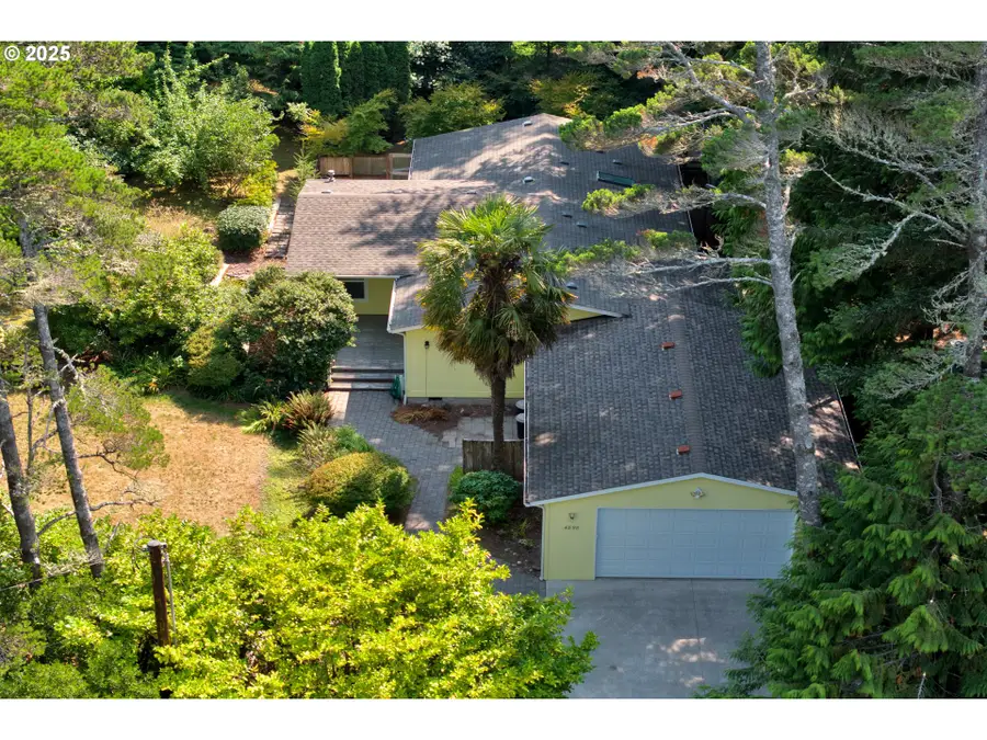 4898 S Loftus Rd, Florence, OR 97439 - Image #2