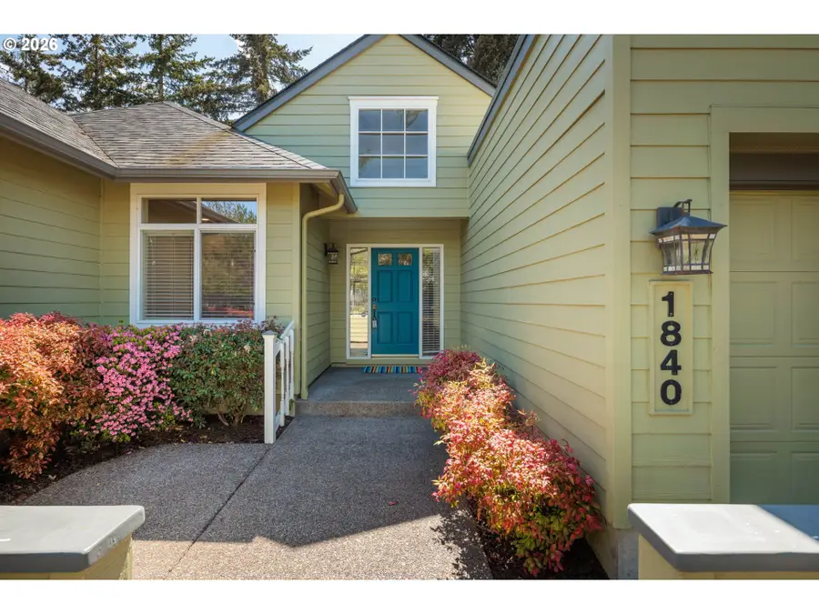 1840 Riverwood Dr, Eugene, OR 97401 - #2