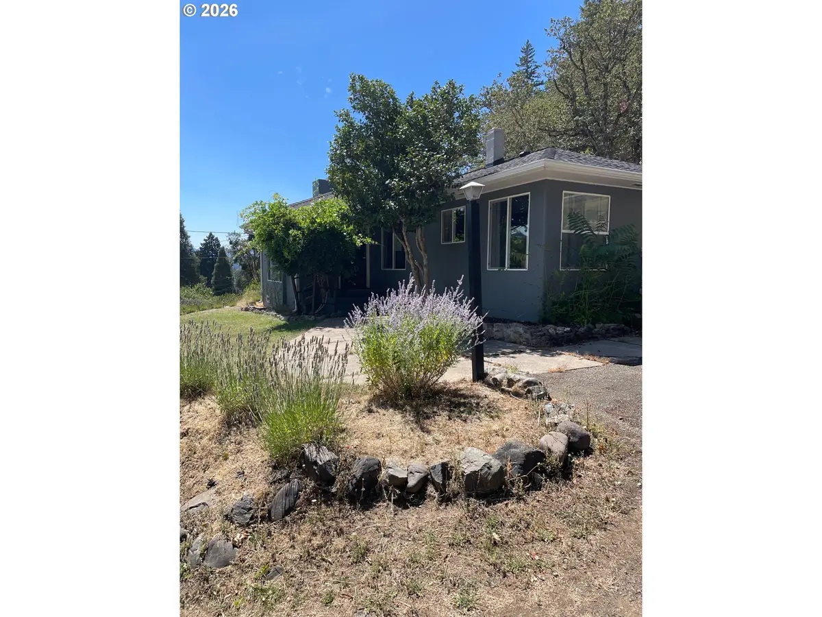 1030 NE Orchard Dr, Myrtle Creek, OR 97457 - #1