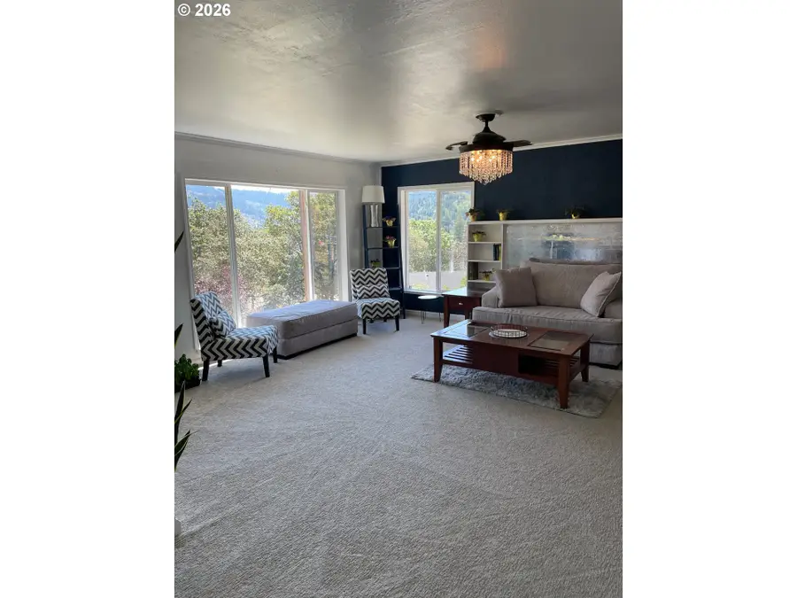 1030 NE Orchard Dr, Myrtle Creek, OR 97457 - #2