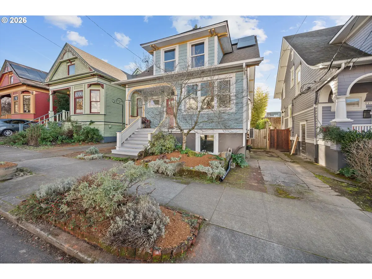 1218 SE Ash St, Portland, OR 97214 - Image #1