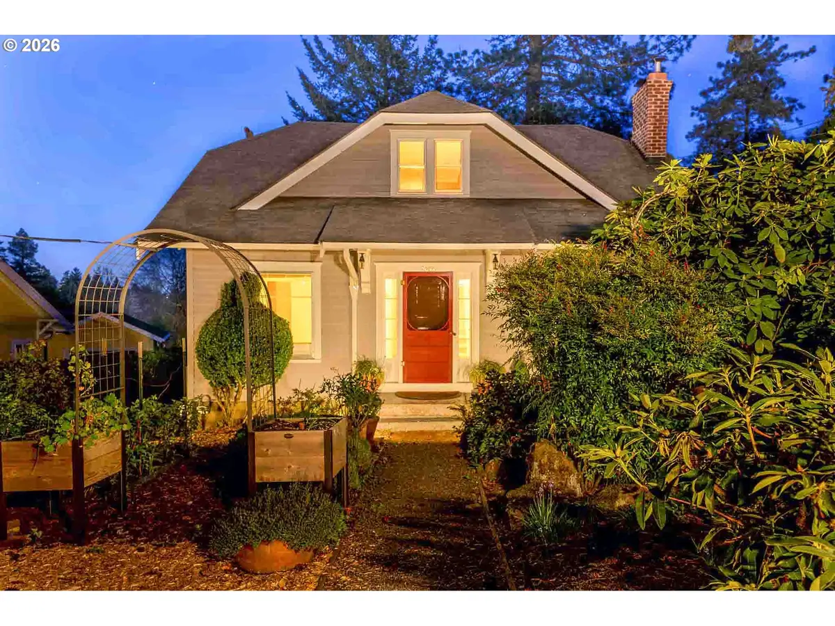 8450 SW 37th Ave, Portland, OR 97219 - #1