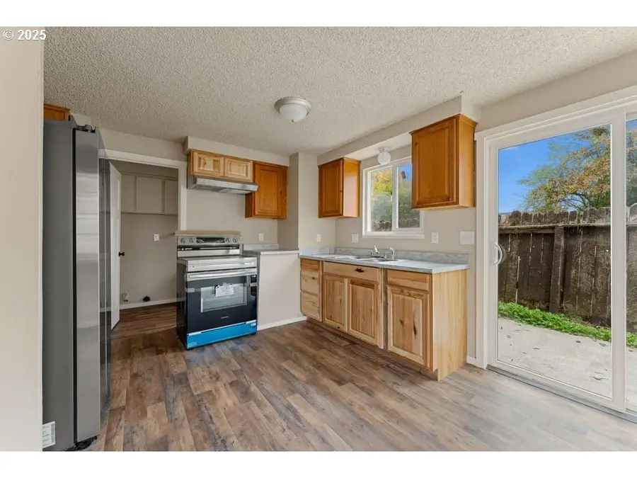 1215 W Main St, Medford, OR 97501 - Image #3