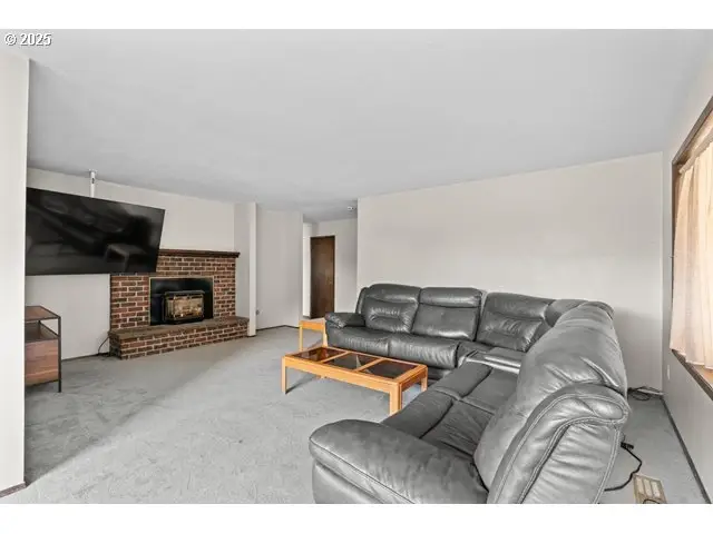 370 W Moore Ave, Hermiston, OR 97838 - Image #3