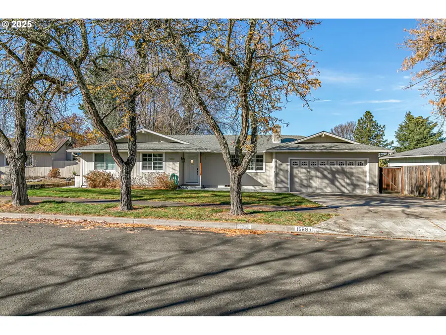 1569 Papago Dr, Medford, OR 97504 - Image #2