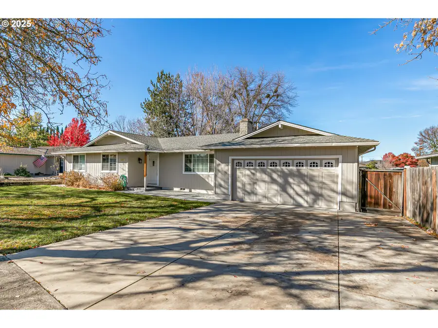 1569 Papago Dr, Medford, OR 97504 - Image #3