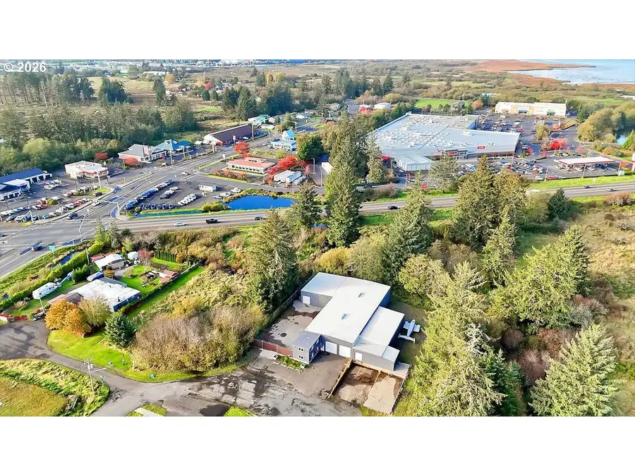 1425 SE 9th St, Warrenton, OR 97146 - #2