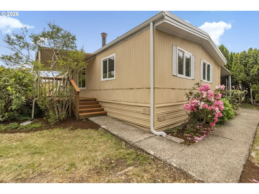 1400 Candlelight Dr #104, Eugene, OR 97402 - #3