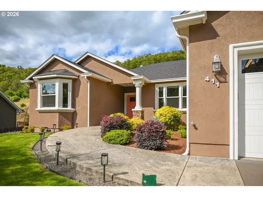 411 Oak Valley Loop, Winchester, OR 97495 - #3