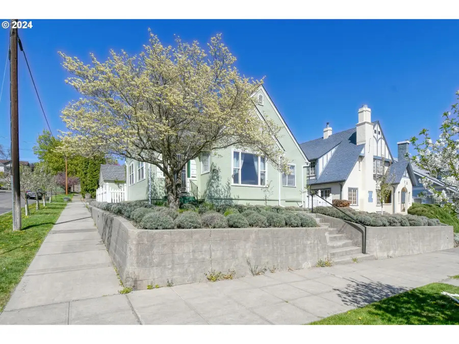 215 NW Despain Ave, Pendleton, OR 97801 - #2