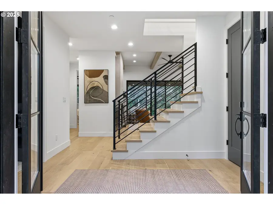 14100 Knaus Rd, Lake Oswego, OR 97034 - Image #3