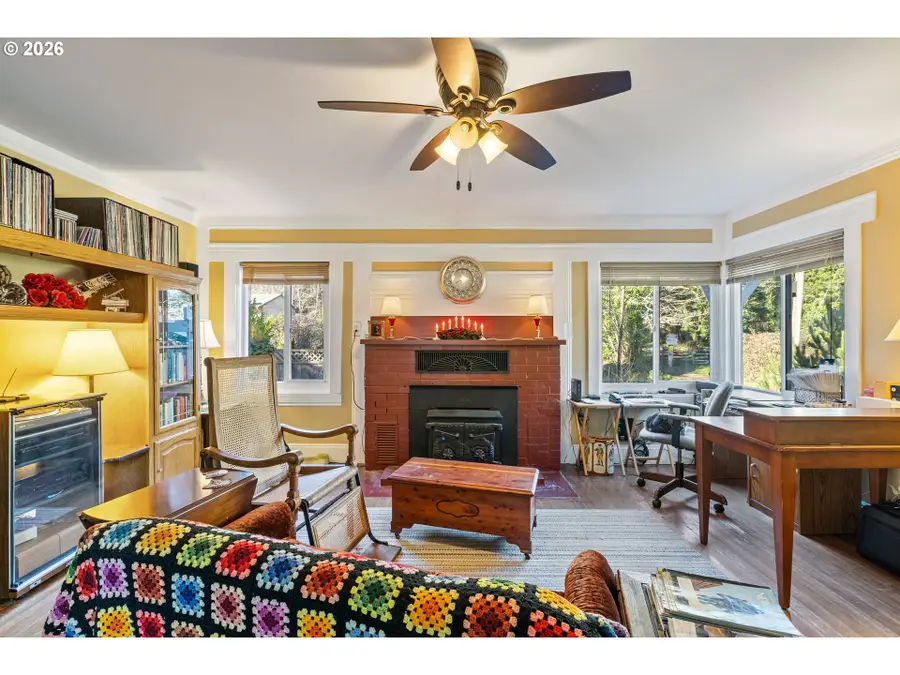 1189 Elrod Ave, Coos Bay, OR 97420 - Image #3