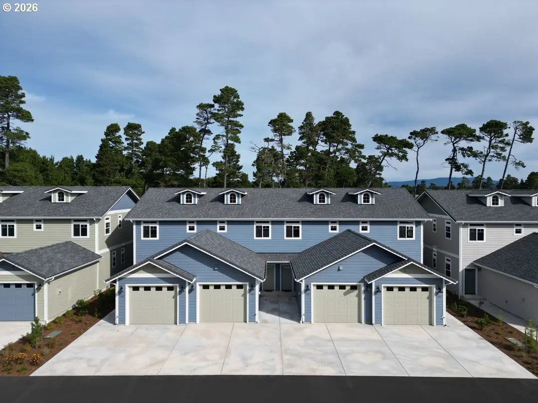 1447 37th St, Florence, OR 97439 - #1