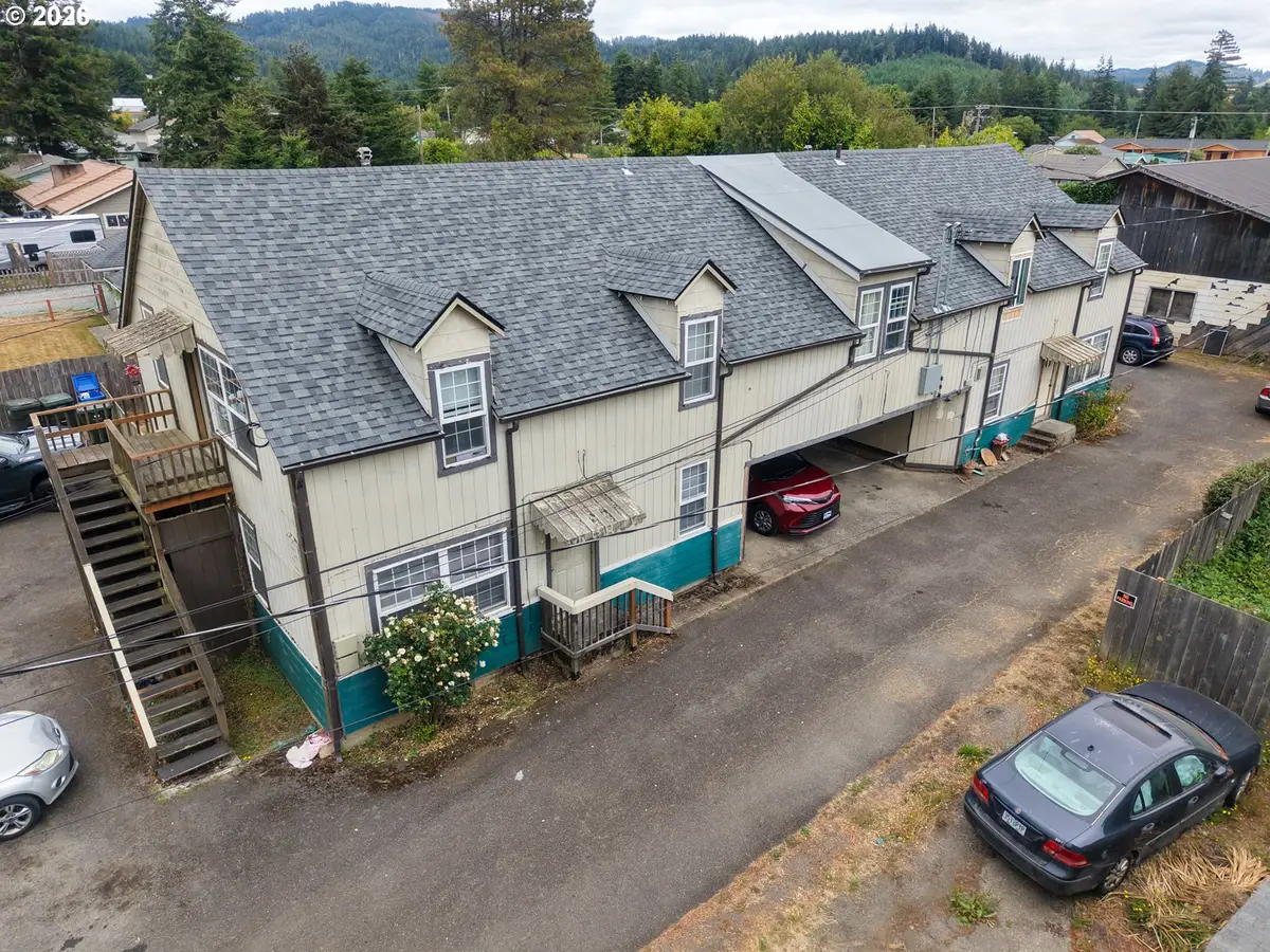 1740 Spruce St, Myrtle Point, OR 97458 - #1