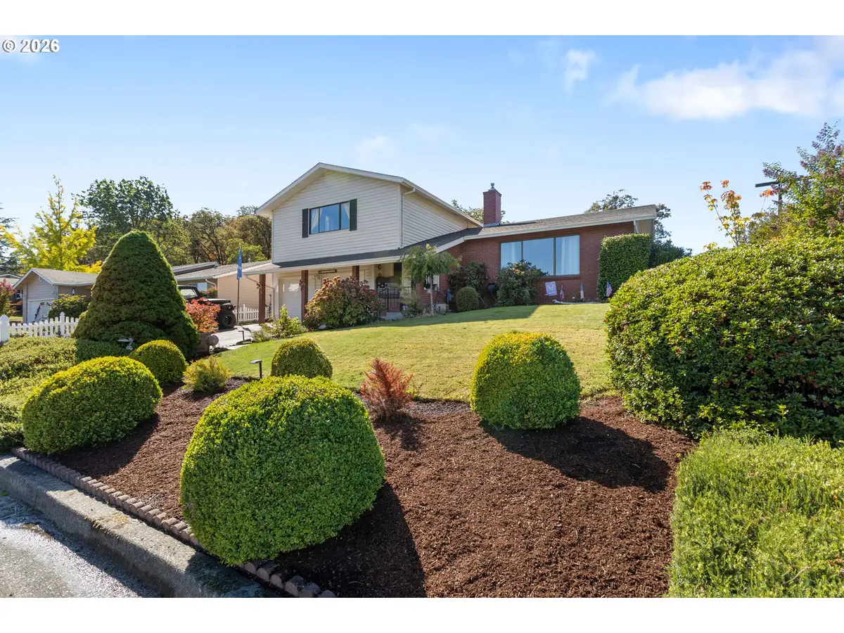 2196 NW Andrea St, Roseburg, OR 97471 - #1