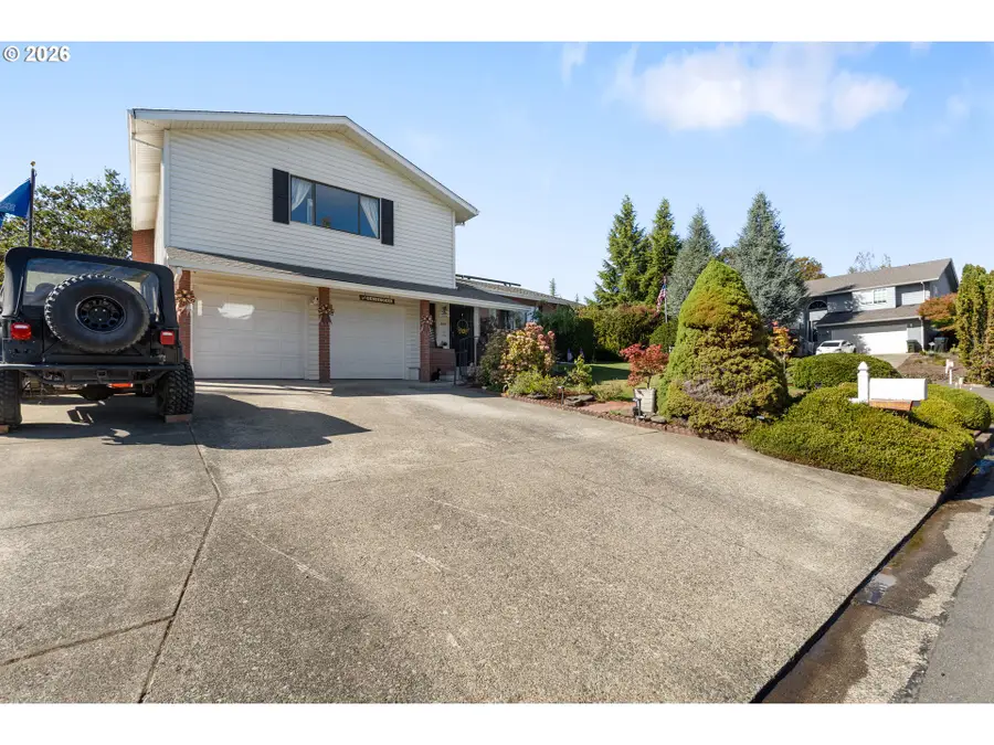 2196 NW Andrea St, Roseburg, OR 97471 - #2