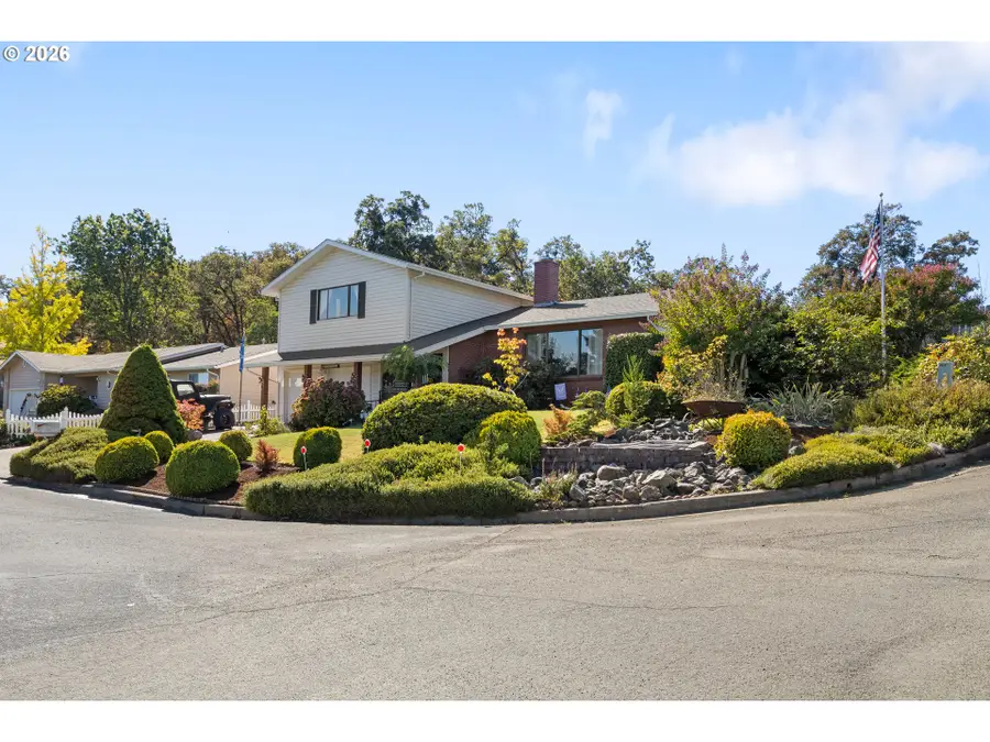 2196 NW Andrea St, Roseburg, OR 97471 - #3