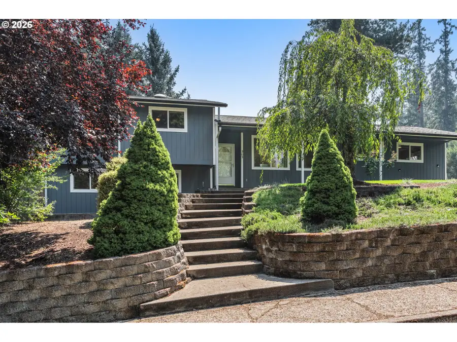 305 S 68th Pl, Springfield, OR 97478 - #2