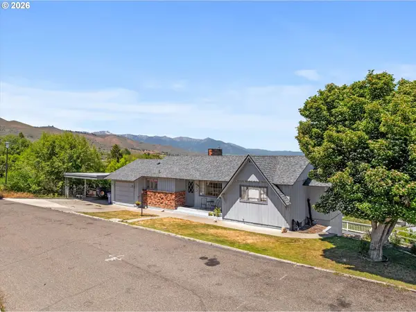 300 Hillcrest Dr, BakerCity, OR 97814