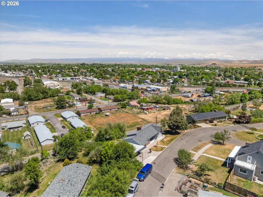 300 Hillcrest Dr, Baker City, OR 97814 - #3