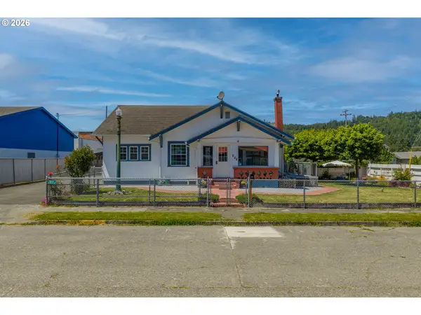 208 7th St, MyrtlePoint, OR 97458