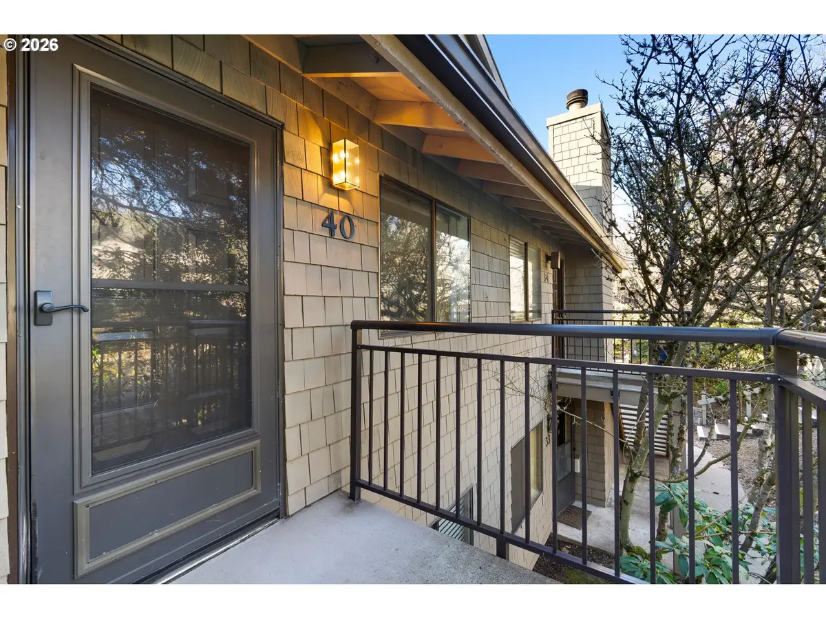 40 Crestfield Ct, Lake Oswego, OR 97035 - Image #1