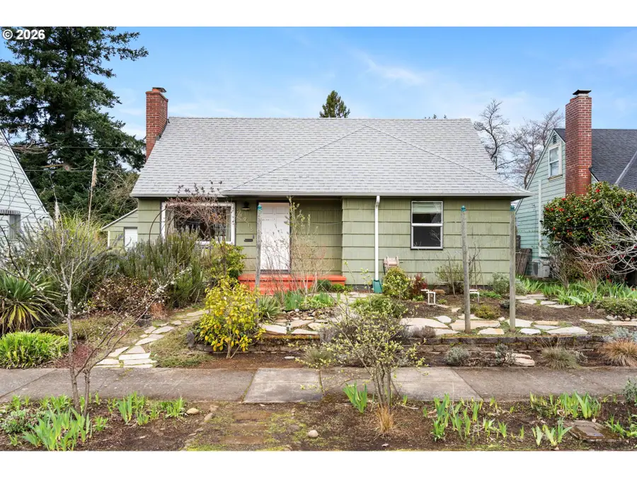 8913 SE Clay St, Portland, OR 97216 - #2