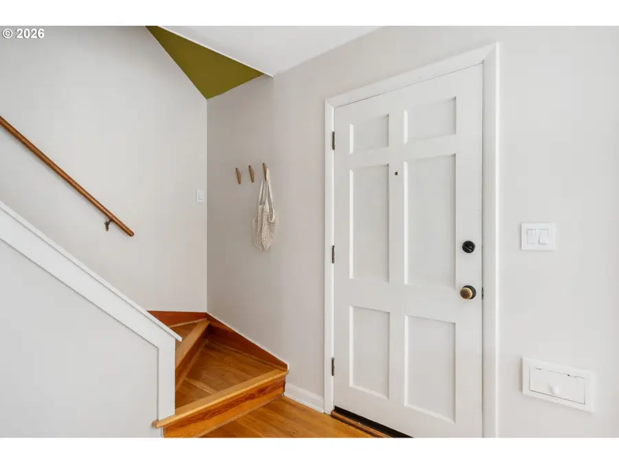 8913 SE Clay St, Portland, OR 97216 - #3