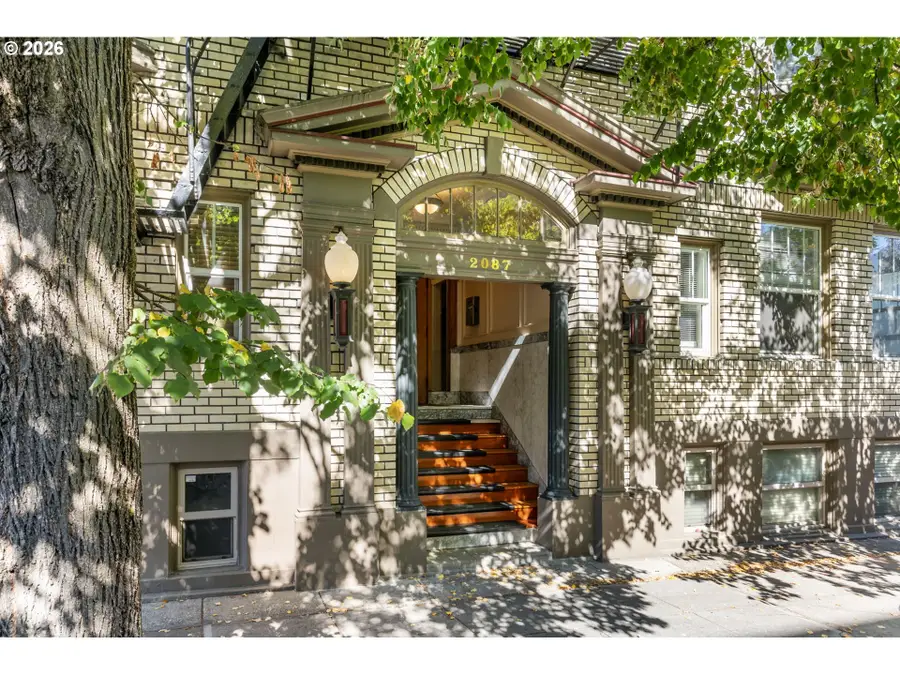 2087 NW Overton St #204, Portland, OR 97209 - #2