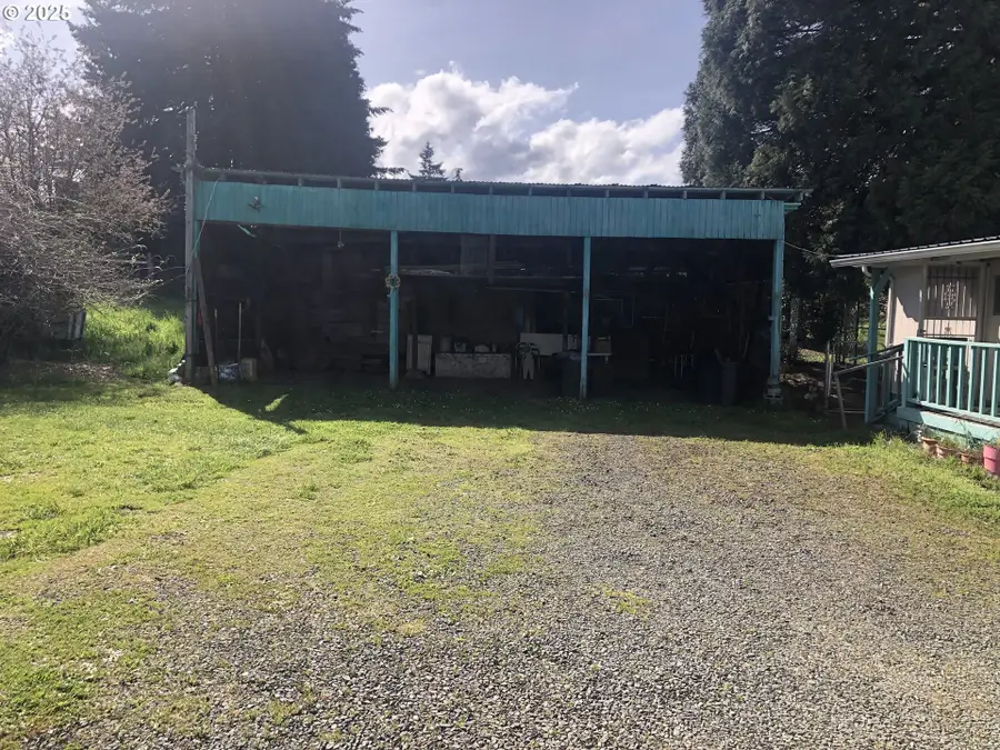 656 Applegate Ave, Yoncalla, OR 97499 - Image #3