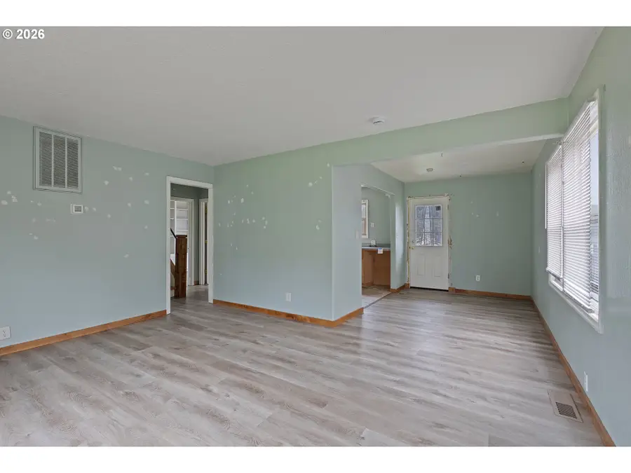 1710 SE Main St, Roseburg, OR 97470 - Image #2