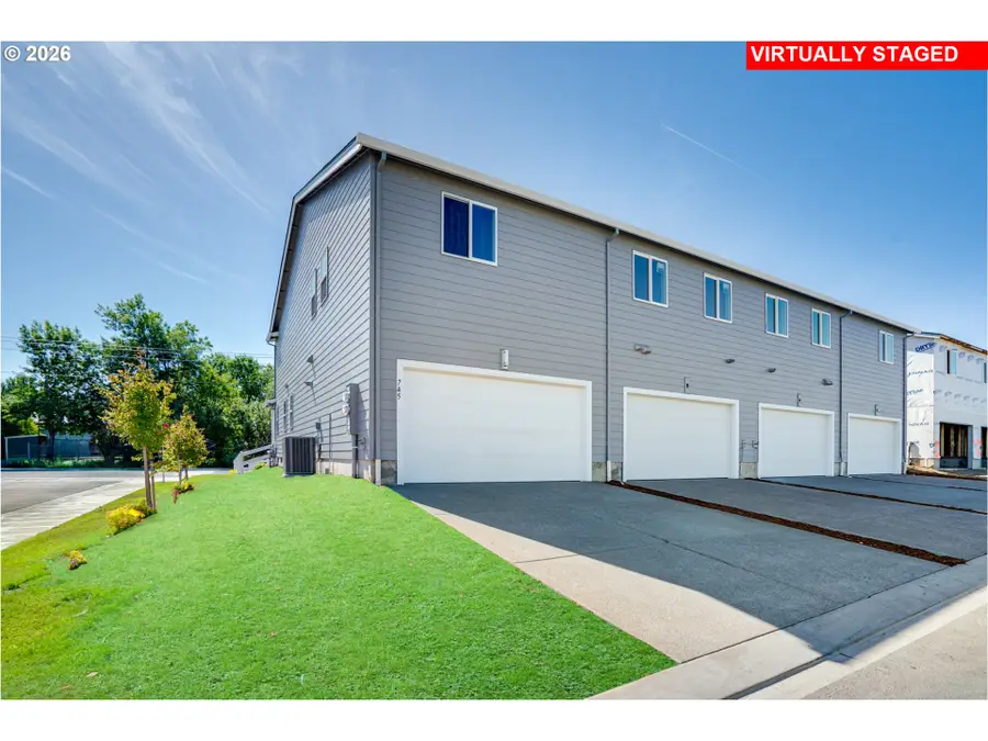 897 Kirksey St, Woodburn, OR 97071 - #2