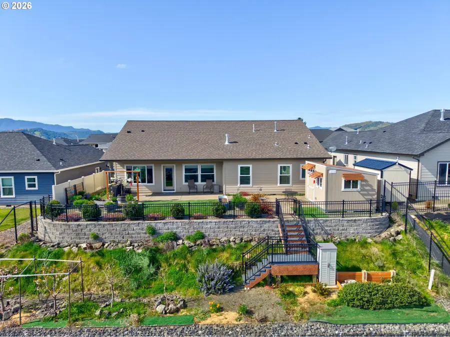 888 Medina Ave, Sutherlin, OR 97479 - #3