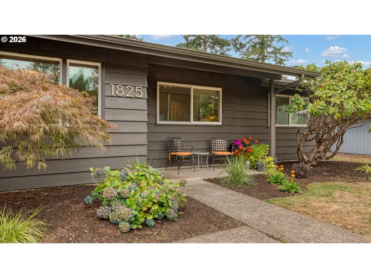 1825 SW Glenview Ave, Portland, OR 97225 - #1