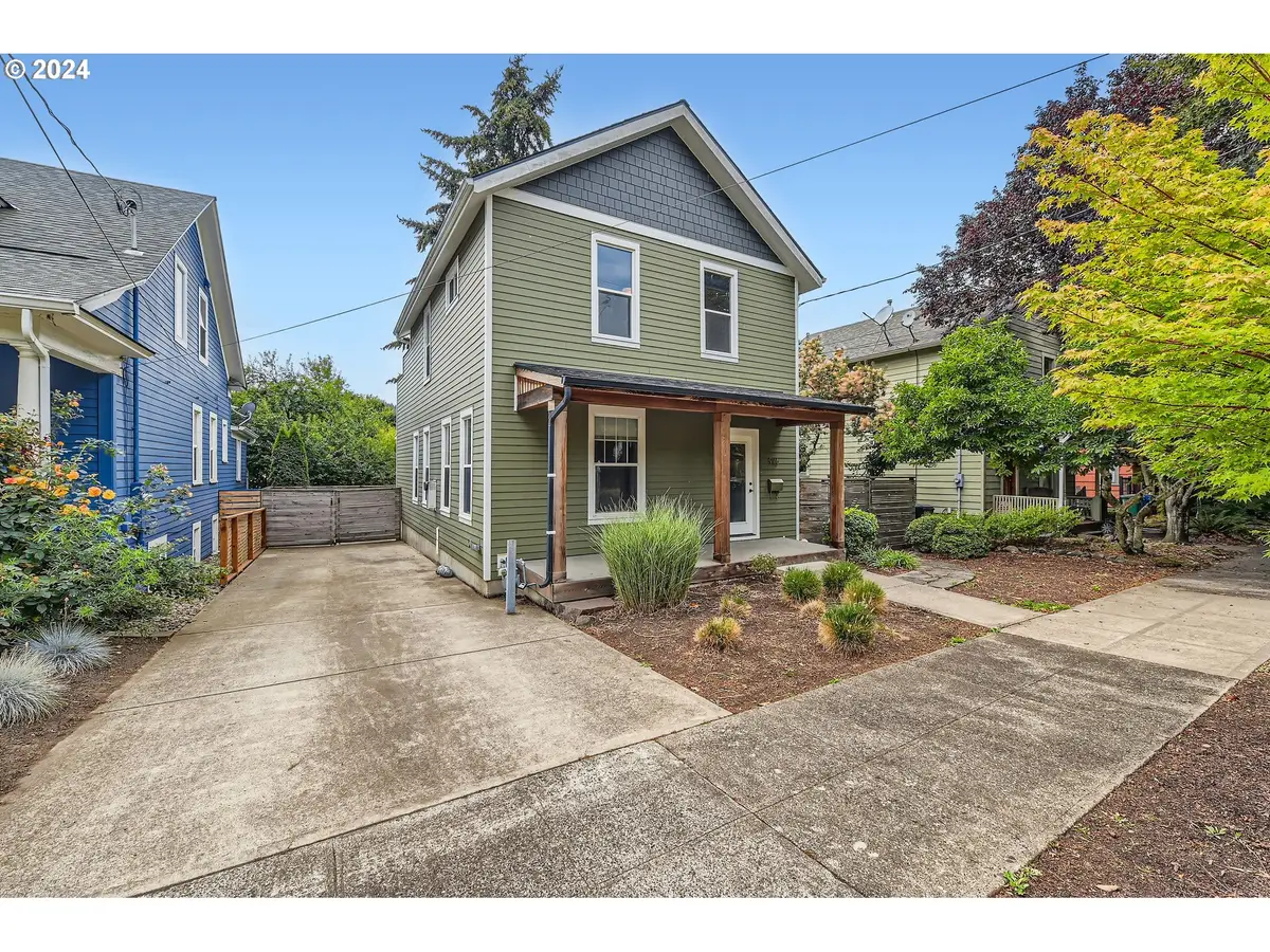 9116 N Willamette Blvd, Portland, OR 97203 - Image #1