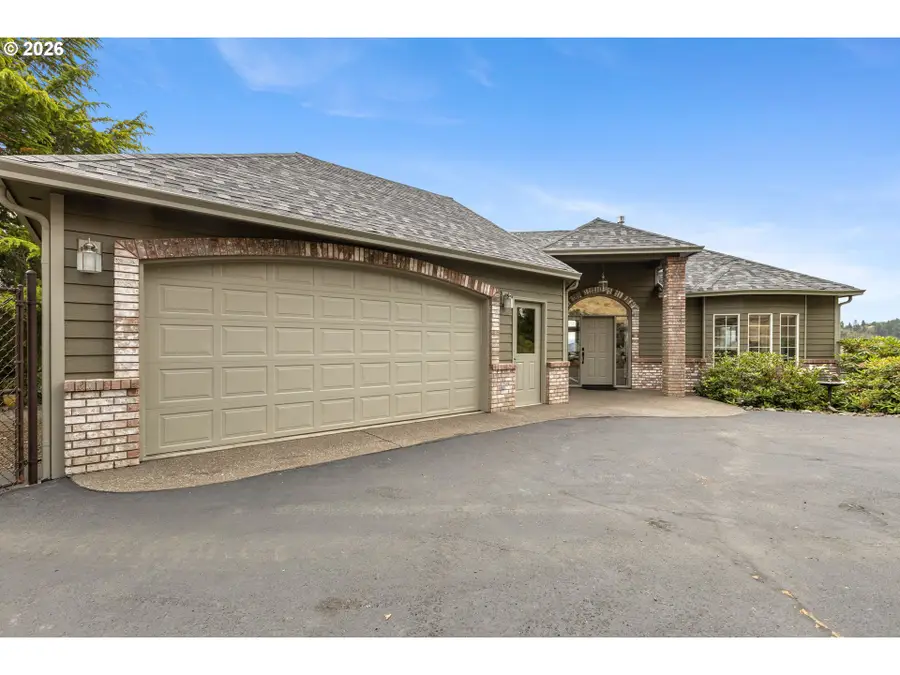 215 Eagle Dr, Roseburg, OR 97471 - #3
