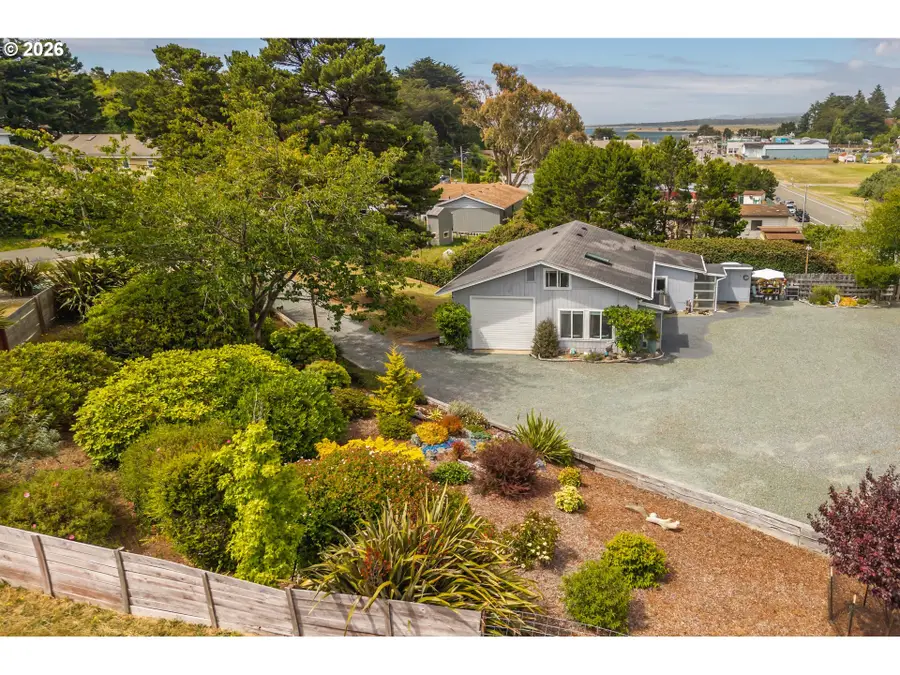 875 Elmira Ave, Bandon, OR 97411 - #3