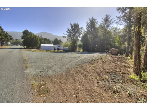 Grange Rd, GoldBeach, OR 97444