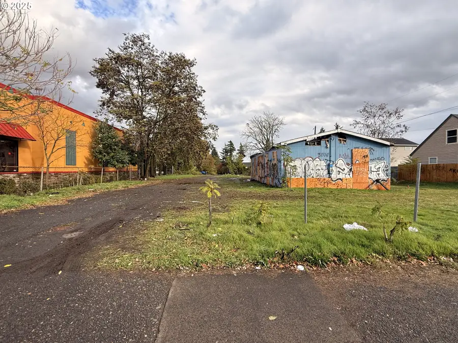 2706 SE 122nd Ave, Portland, OR 97236 - Image #3