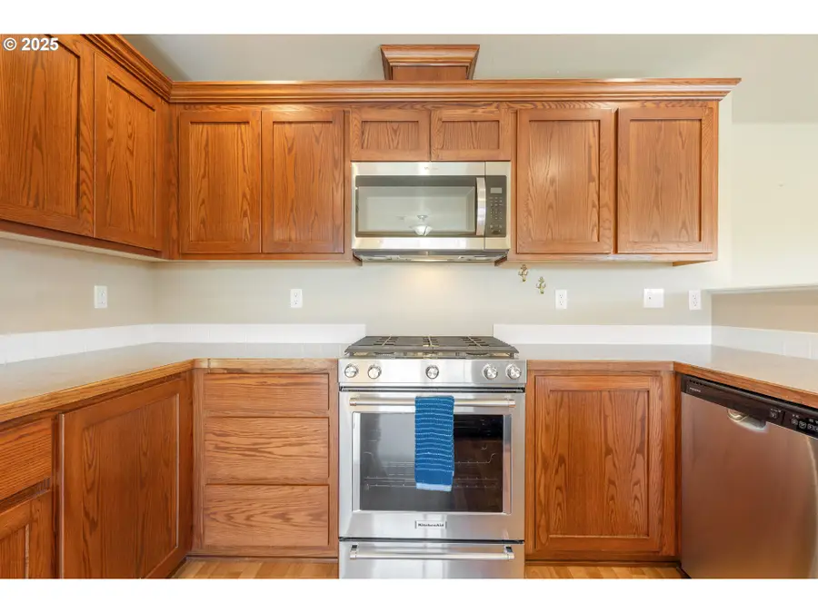 1884 NE Sunset Loop Dr, Roseburg, OR 97470 - Image #3