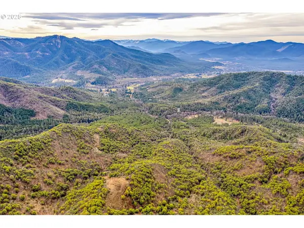 Sykes Cr Rd, RogueRiver, OR 97537